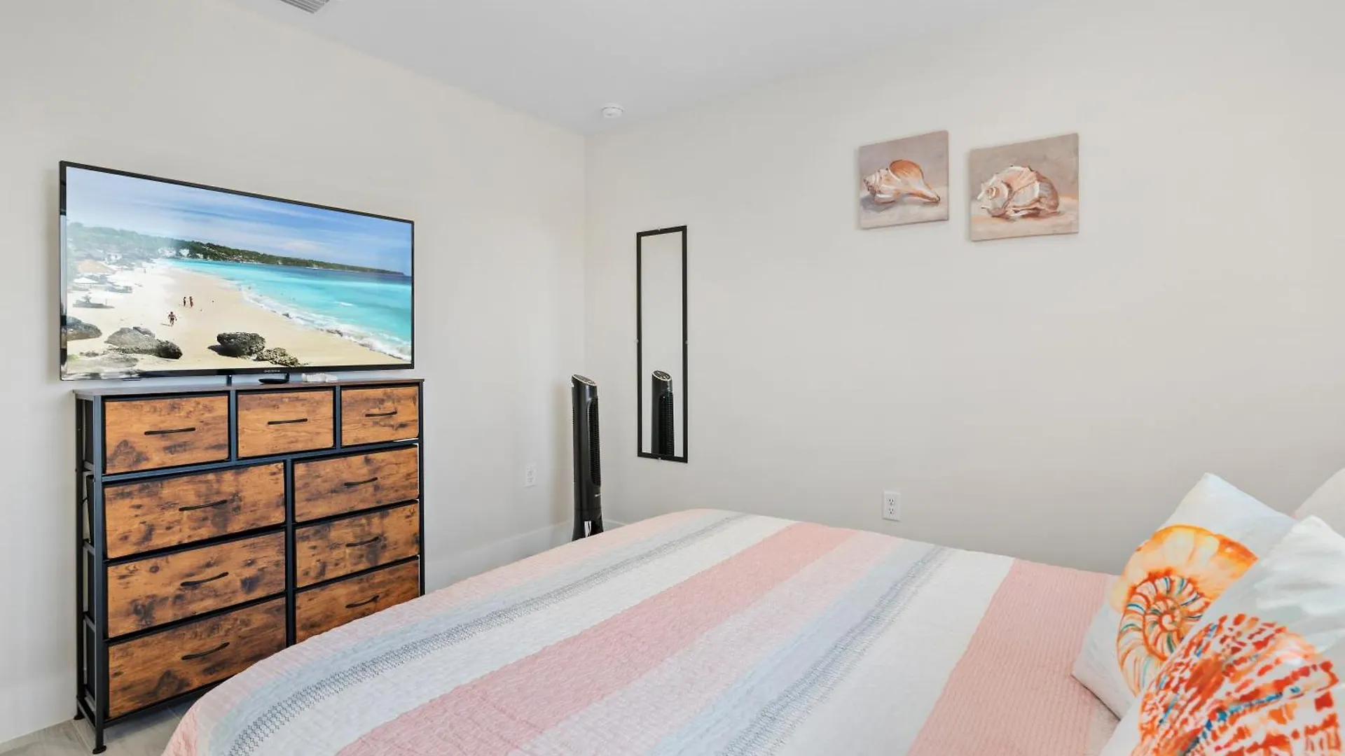 Viera Modern Brand New And Pool Holiday home *