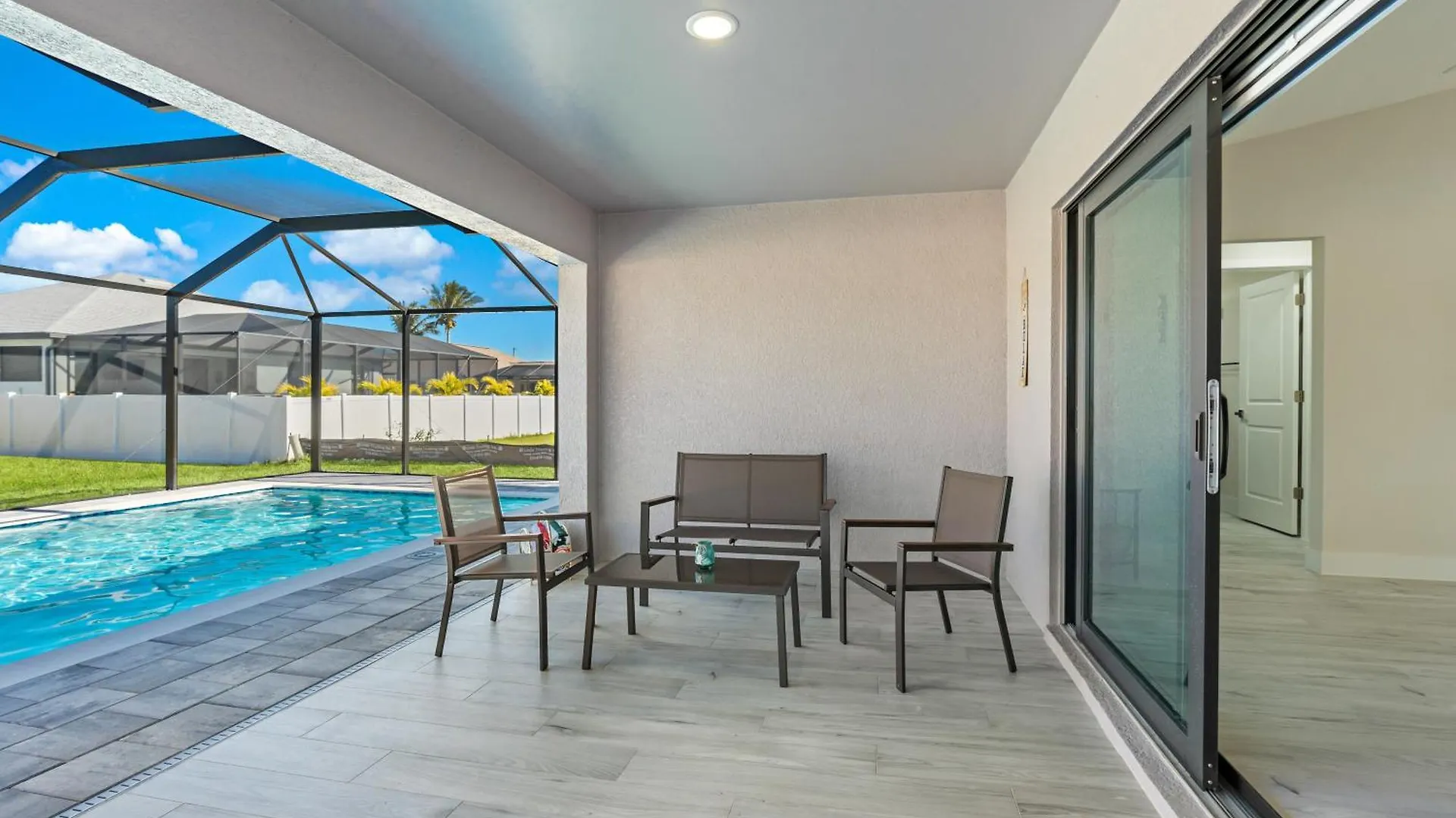Viera Modern Brand New And Pool Holiday home Cape Coral