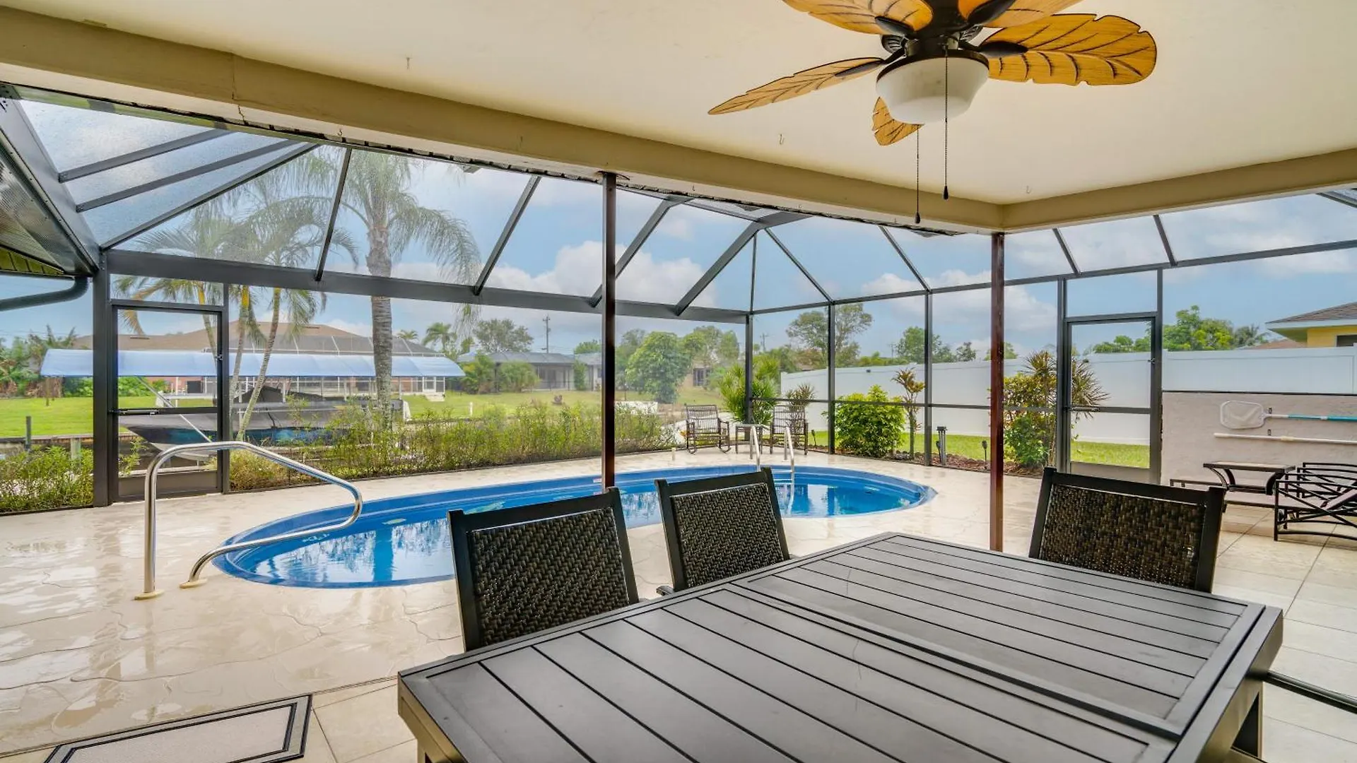 Holiday home Canal-front With Dock And Lanai In Cape Coral! Cape Coral