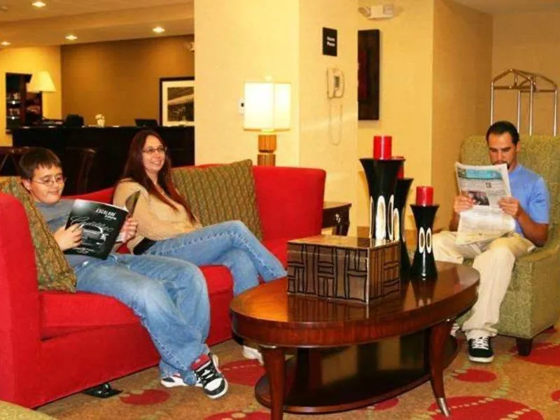 Hotell Hampton & / Myers 3*