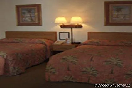 Oyo Waterfront Hotel- Myers, Fl 2*