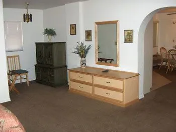 Oyo Waterfront Hotel- Myers, Fl 2*