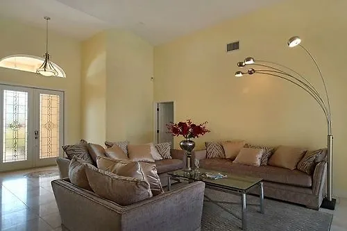Hotel Aruana