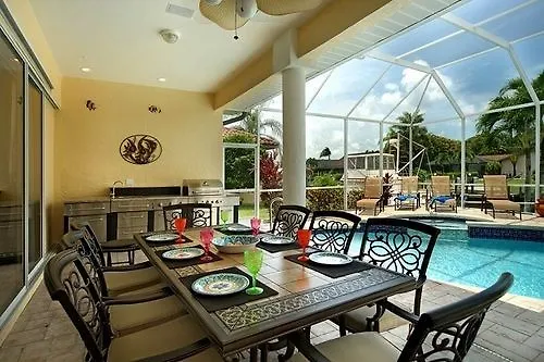 Hotel Aruana