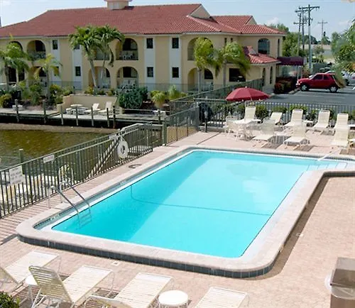 Hotel Oyo Waterfront Hotel- Myers, Fl 2*