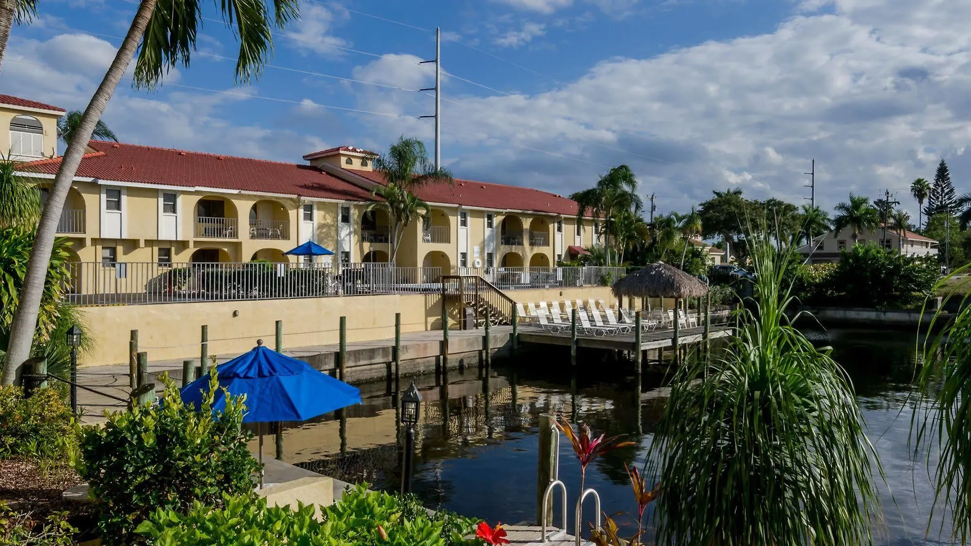 Oyo Waterfront Hotel- Myers, Fl