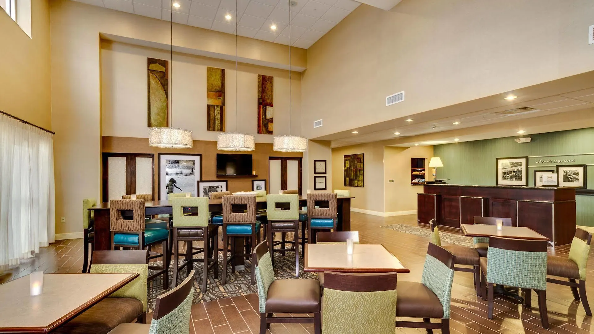 Hotell Hampton & / Myers