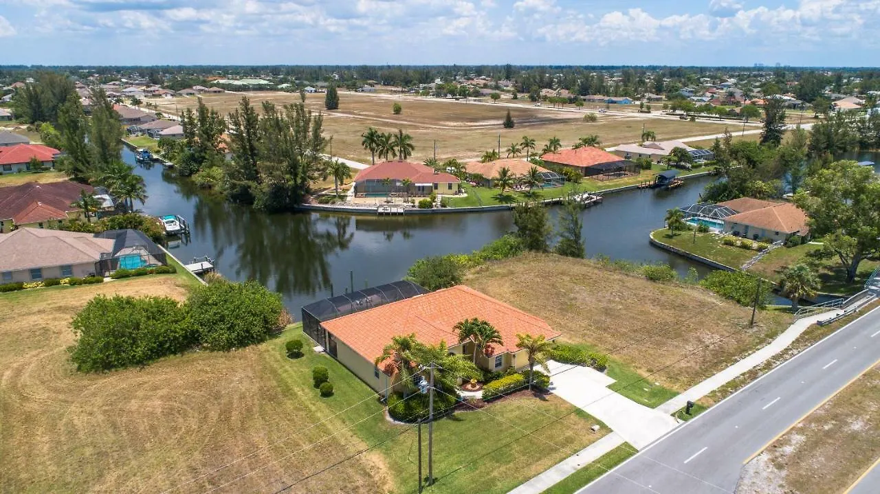 Buttonwood Bay Sw Cape - Waterfront Private Locally Managed * Cape Coral