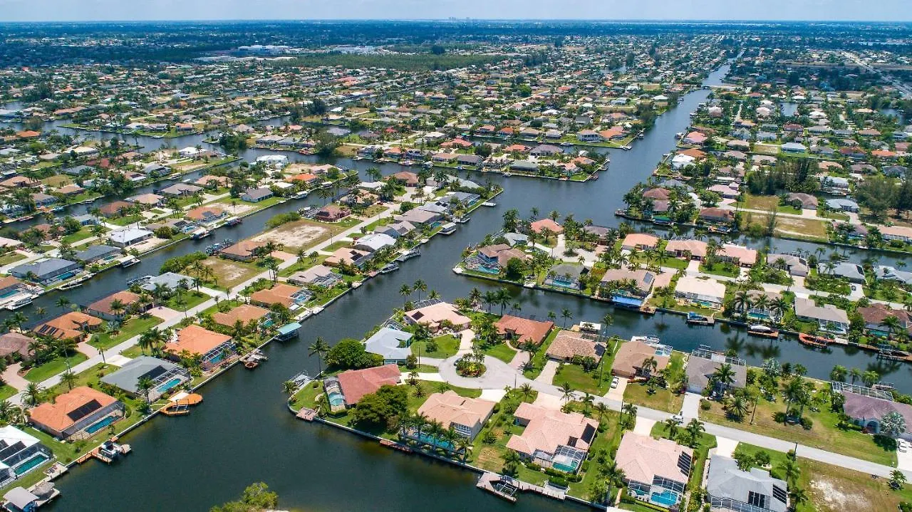 Mangrove Bay Sw Cape - Waterfront Private Locally Owned & Managed, Fair & Honest Pricing * Cape Coral