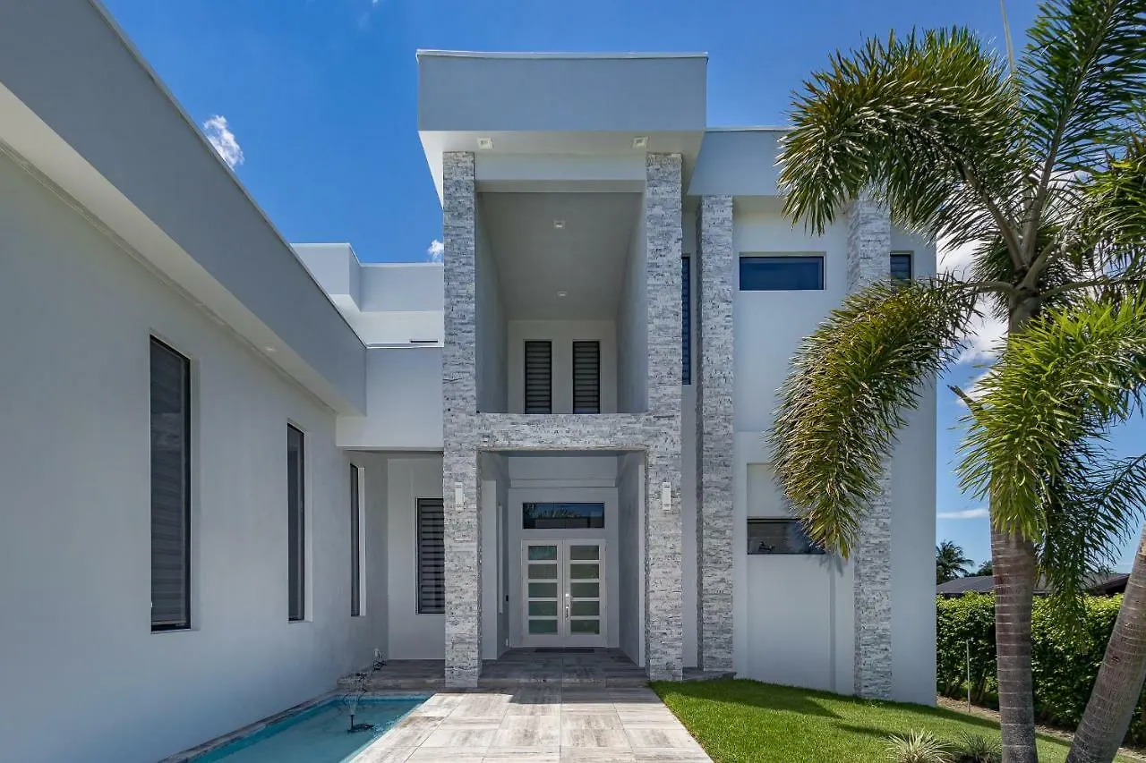 Cosmopolitan Villa *