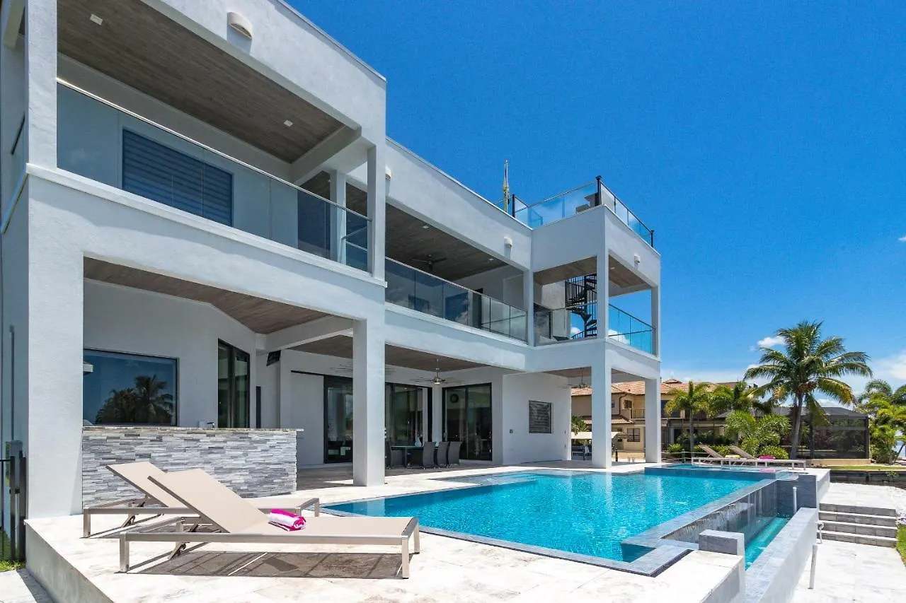 Villa Cosmopolitan Cape Coral