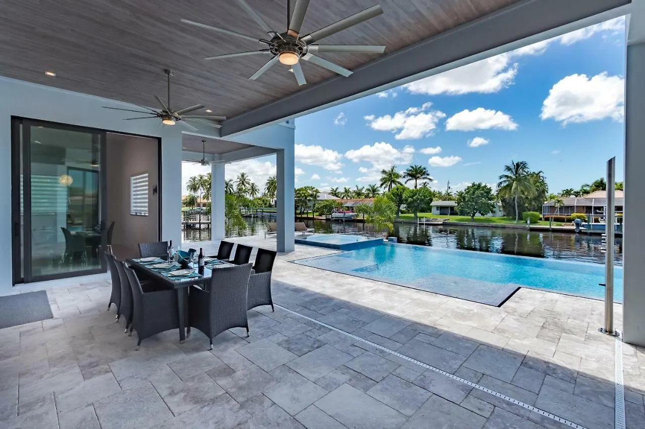 Cosmopolitan Villa *