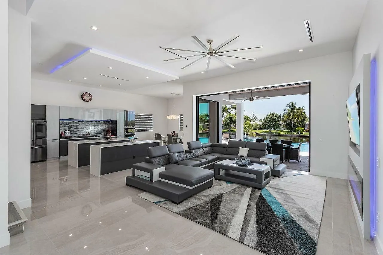 Cosmopolitan Villa *