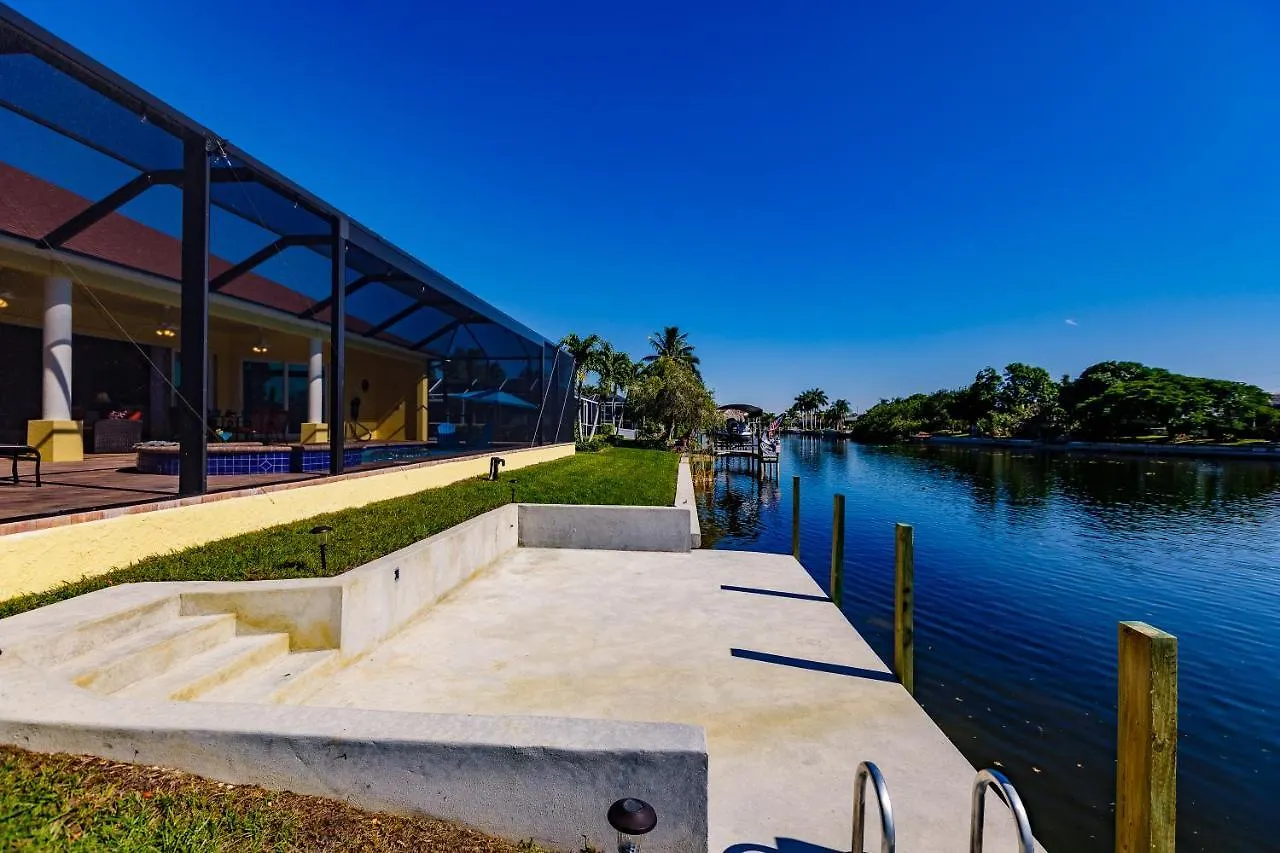 Villa Scenic Water View, 2 Master With Direct Pool Access - Casa Amarilla *