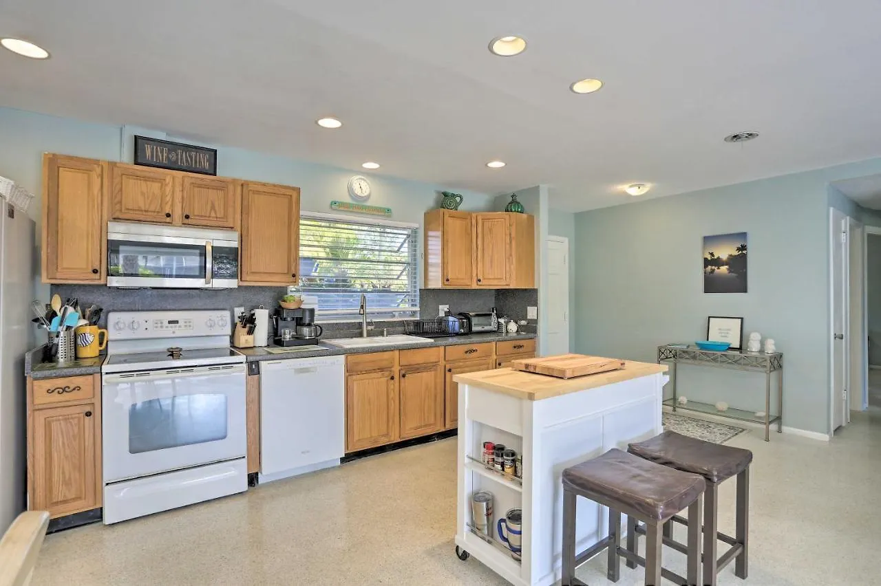 Holiday home Waterfront Getaway With Kayaks And Bikes!