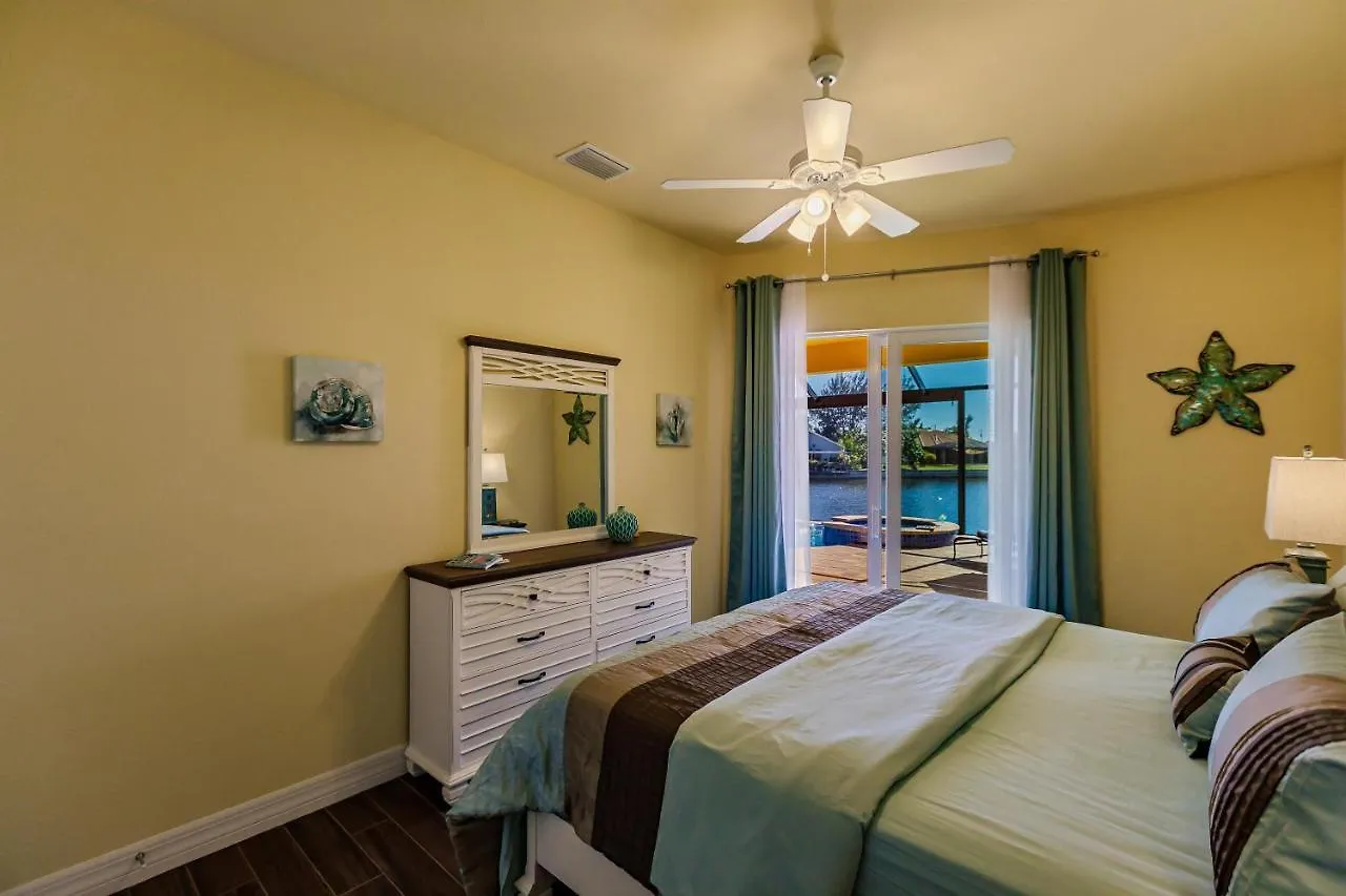 Scenic Water View, 2 Master With Direct Pool Access - Casa Amarilla Villa Cape Coral