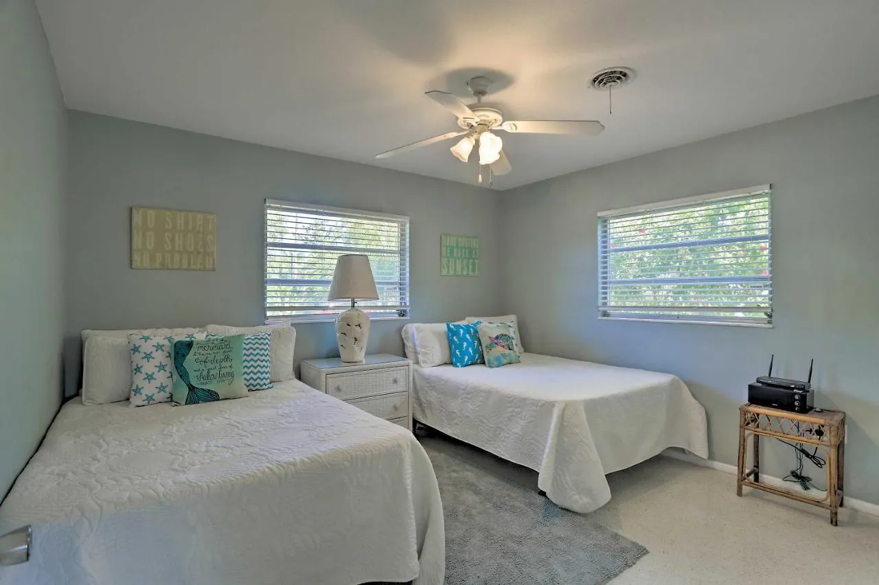 Waterfront Getaway With Kayaks And Bikes! Holiday home Cape Coral
