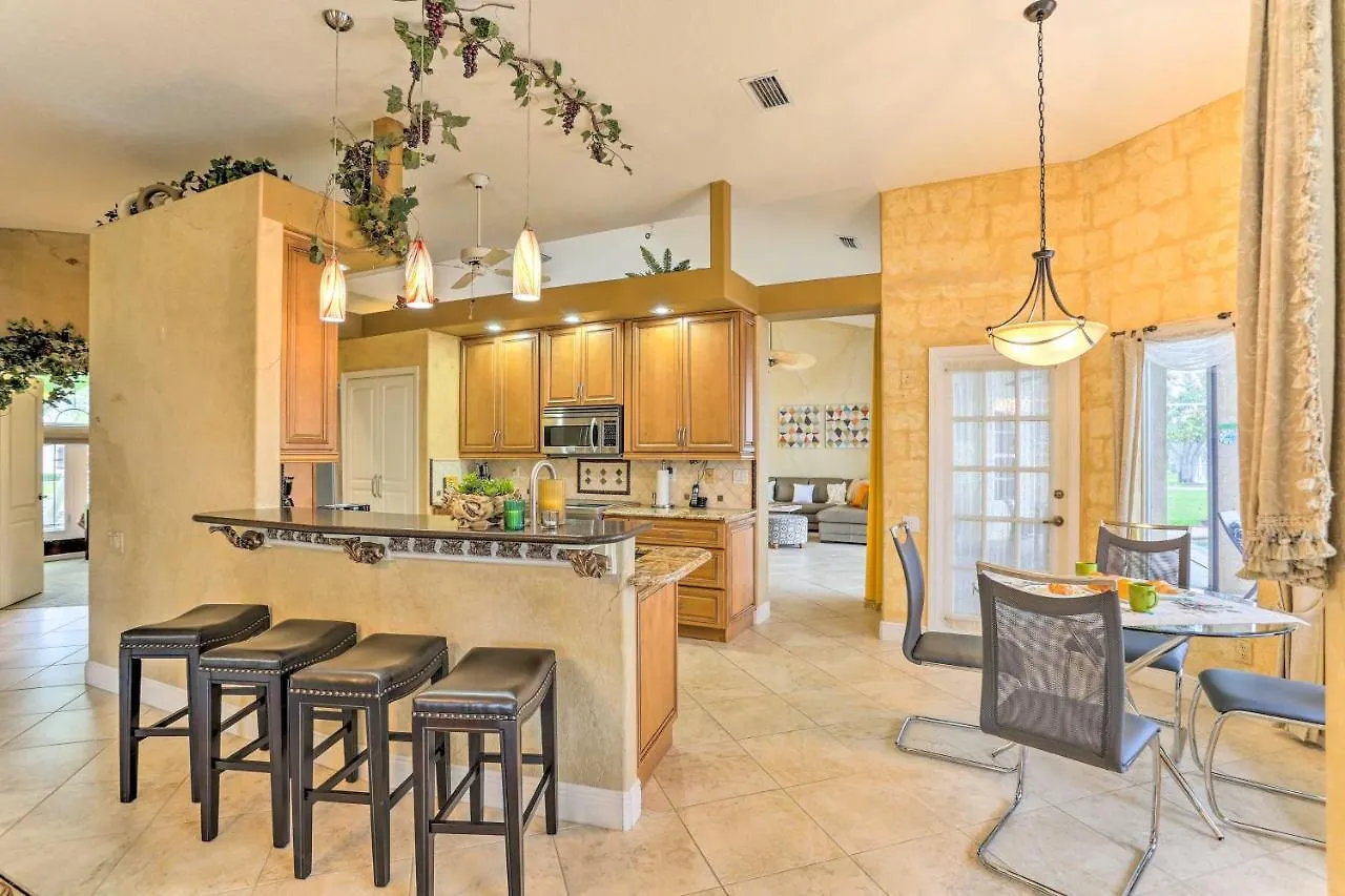 Lakefront With Private Pool And Dock! Cape Coral