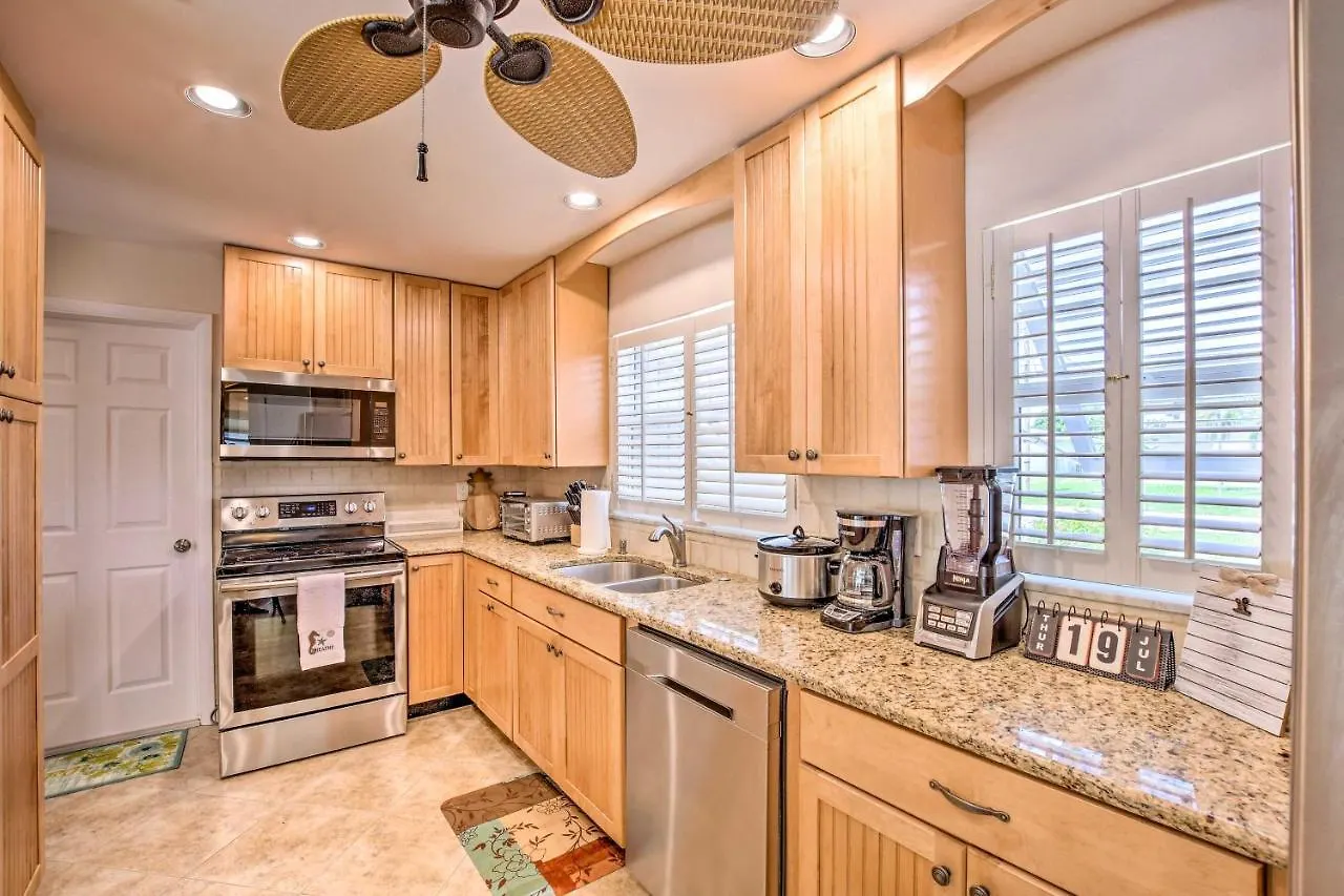 Holiday home Waterfront Getaway With Pool And Dock! Cape Coral