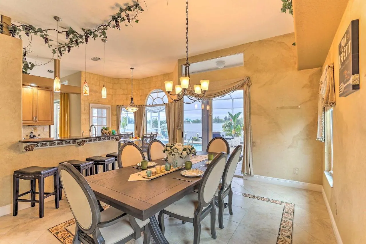 Holiday home Lakefront With Private Pool And Dock! *