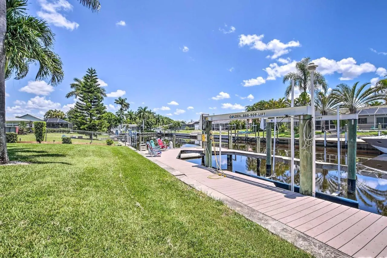 Waterfront Getaway With Pool And Dock! Holiday home