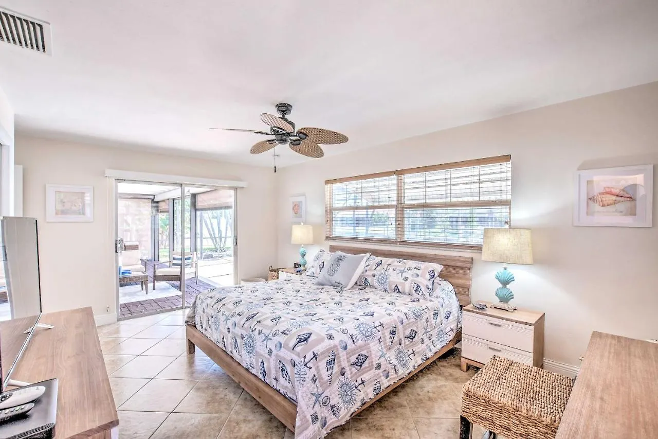 Holiday home Waterfront Getaway With Pool And Dock! Cape Coral