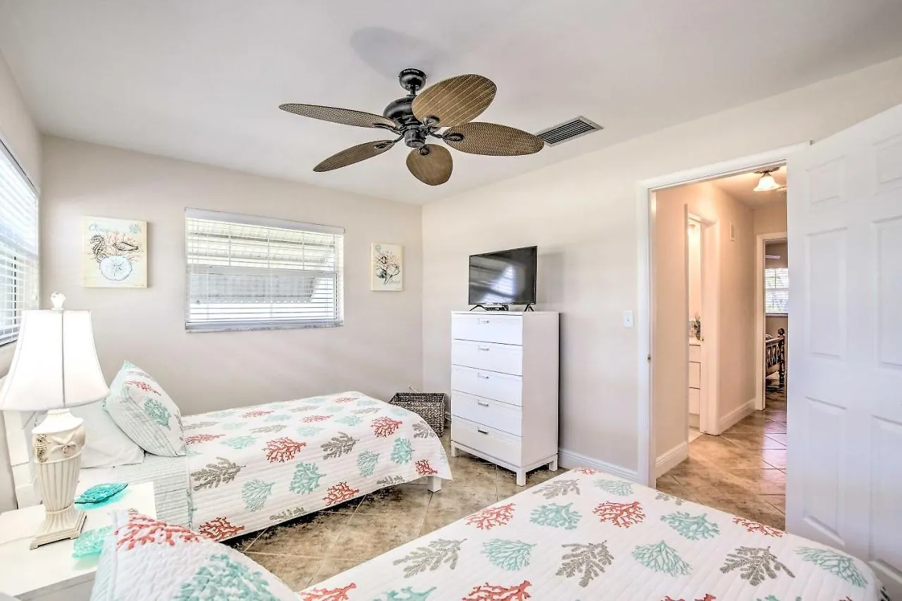 Waterfront Getaway With Pool And Dock! Holiday home Cape Coral