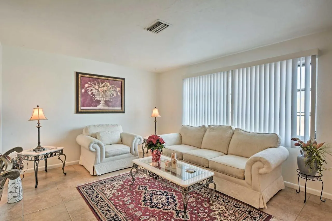 Gorgeous Duplex With Modern Interior Holiday home Cape Coral