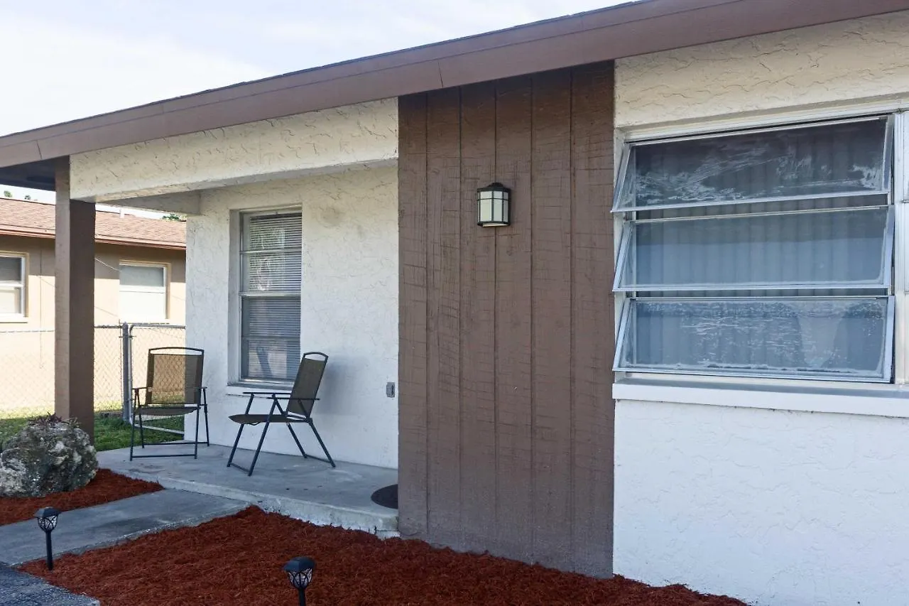 Gorgeous Duplex With Modern Interior Cape Coral