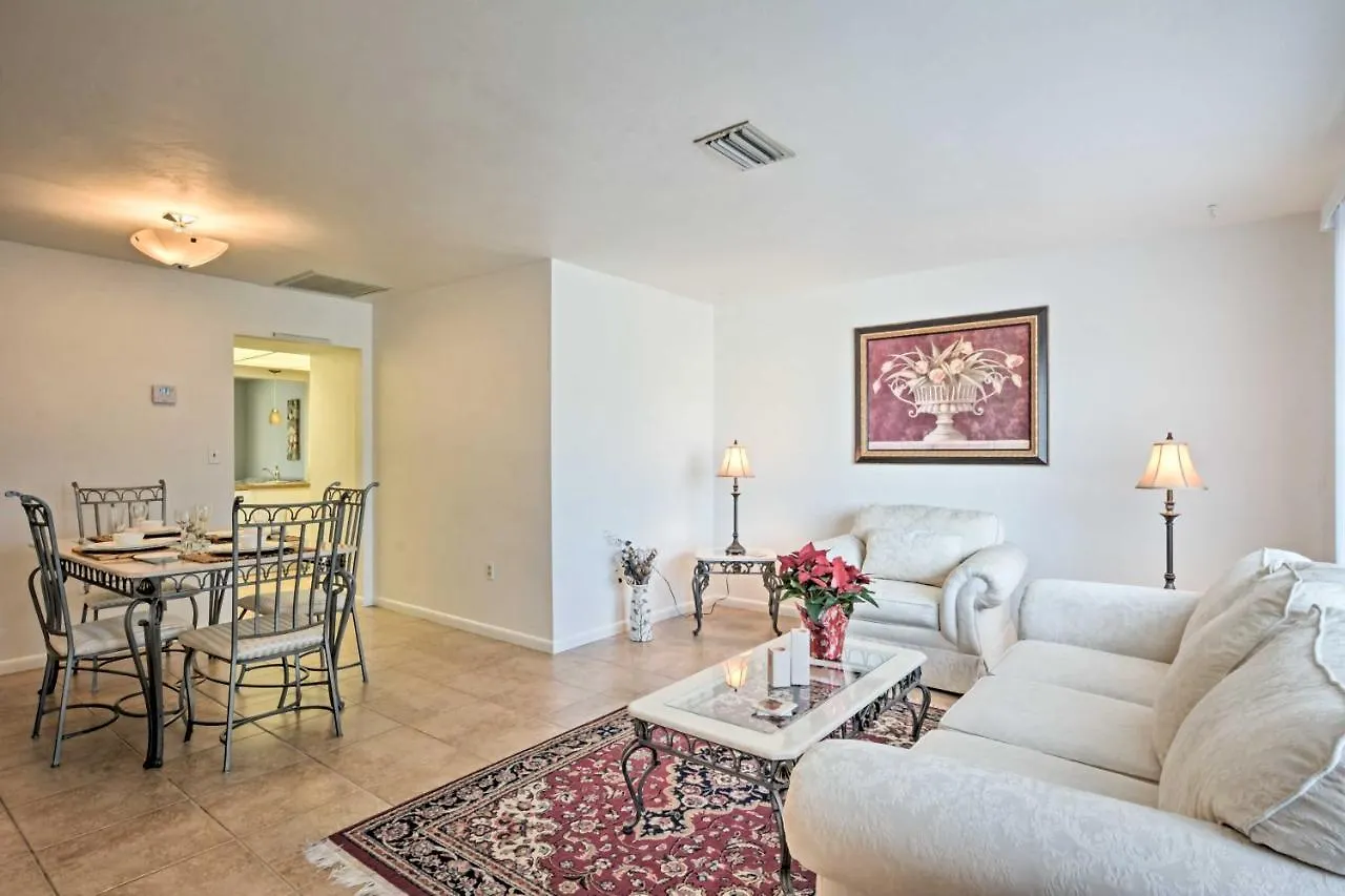 Gorgeous Duplex With Modern Interior Cape Coral