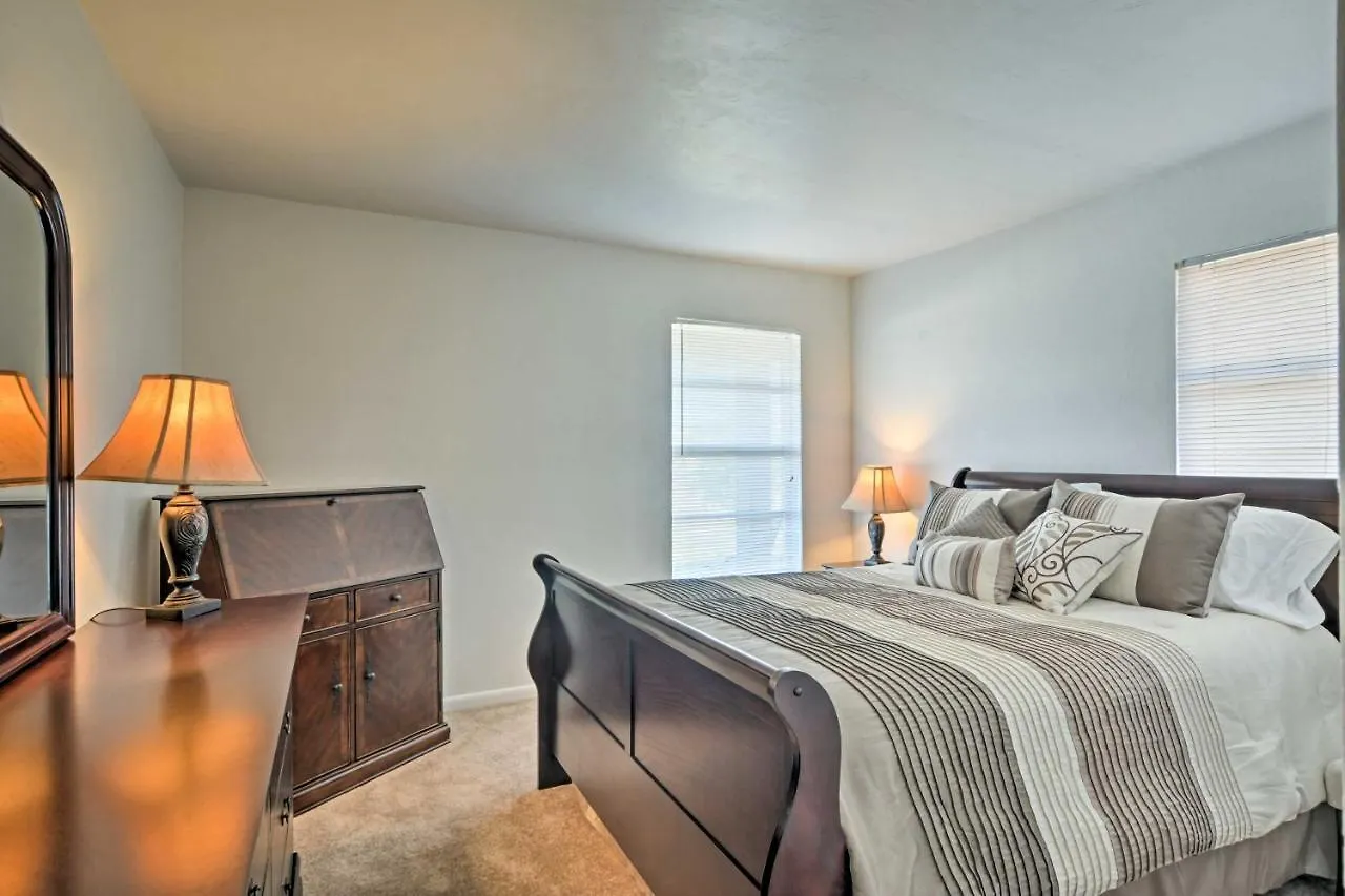 Gorgeous Duplex With Modern Interior Holiday home Cape Coral