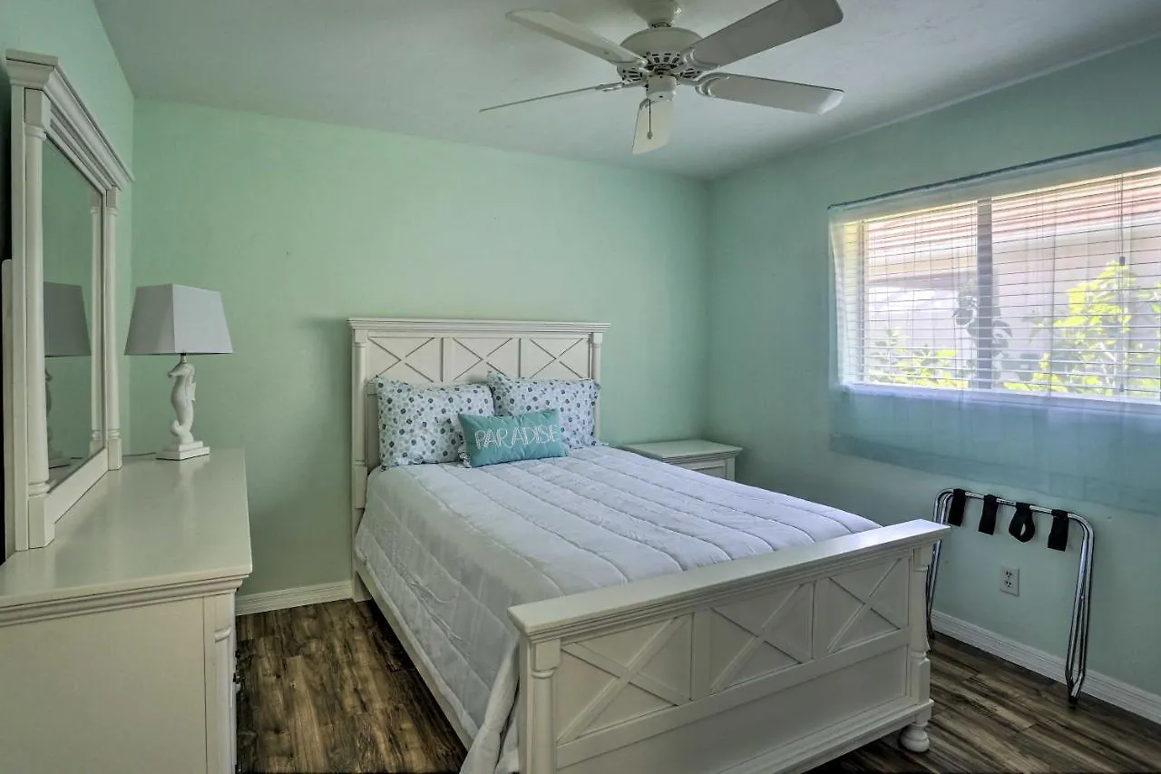 Canal-front Retreat With Dock In Cape Coral! Holiday home *