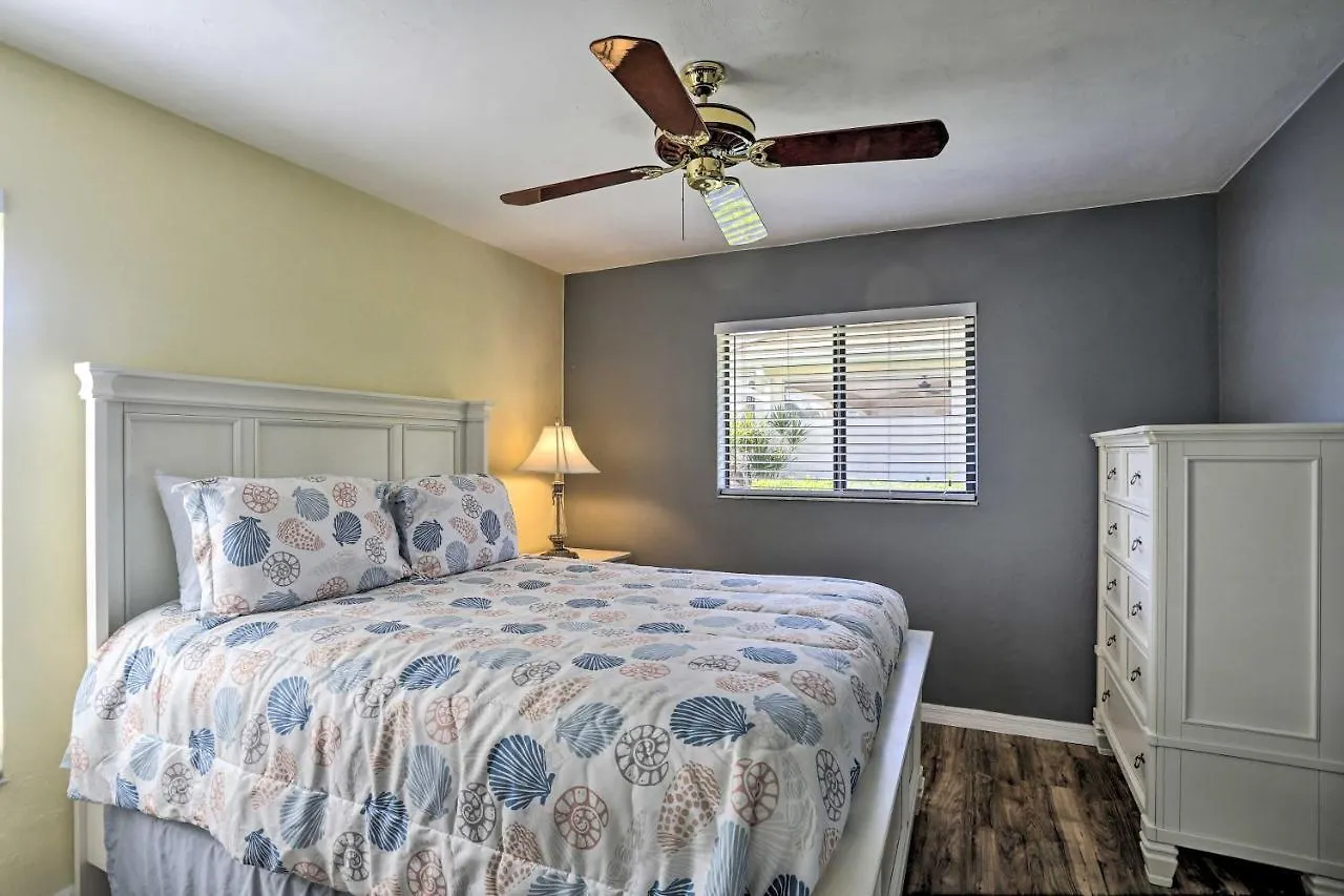 Holiday home Canal-front Retreat With Dock In Cape Coral! Cape Coral