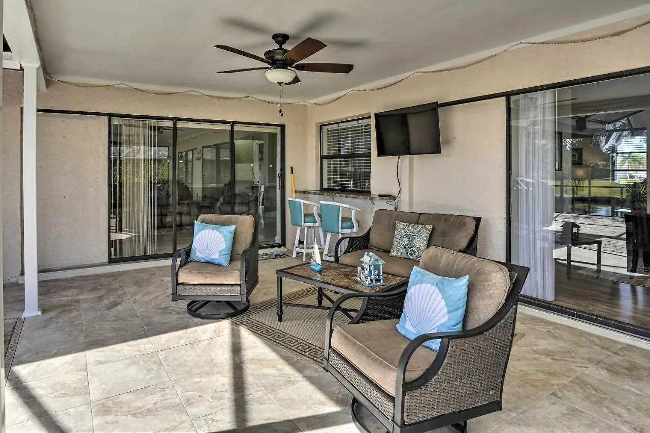 Holiday home Canal-front Retreat With Dock In Cape Coral! *
