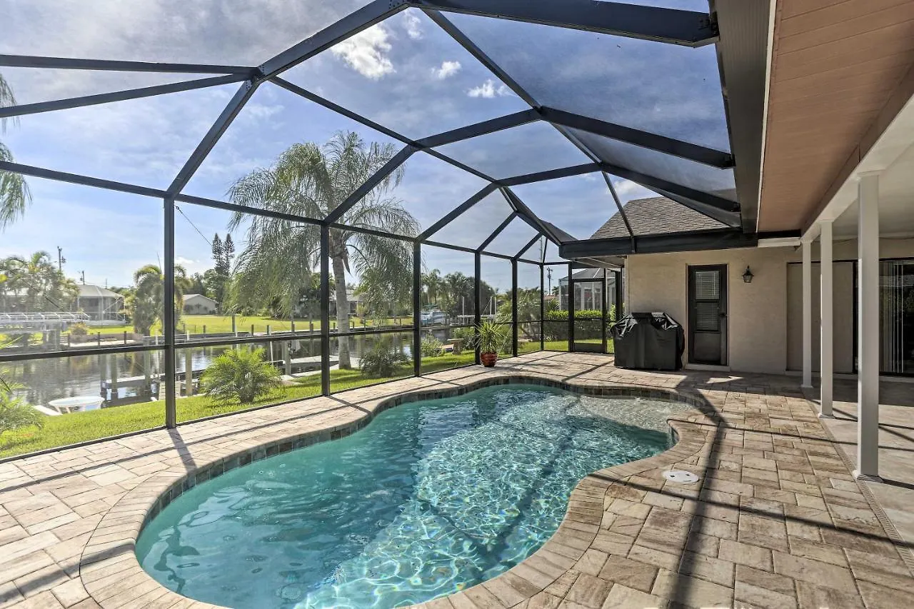 Holiday home Canal-front Retreat With Dock In Cape Coral! *