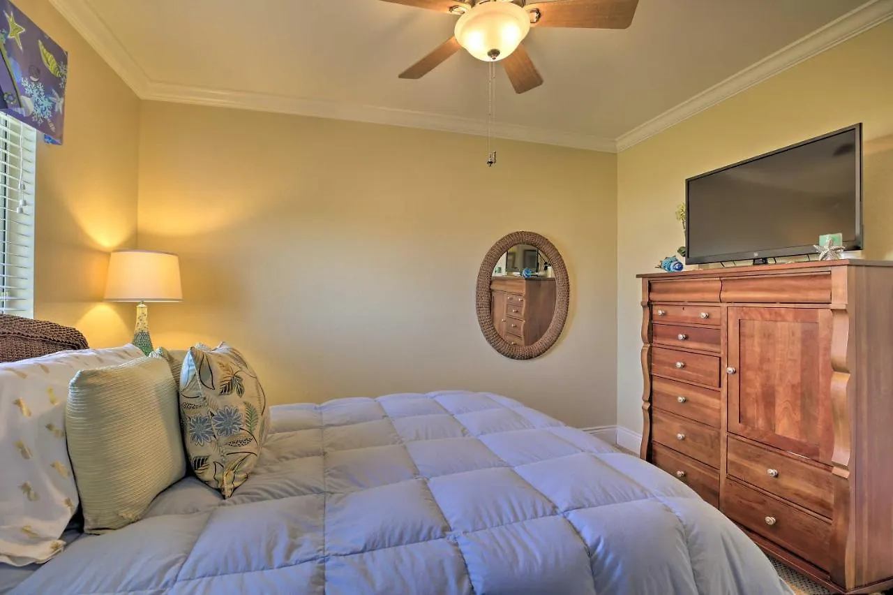 Waterfront With Private Dock And Lanai Holiday home *