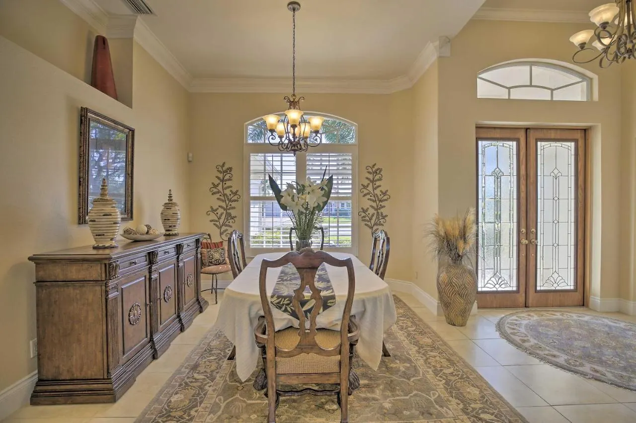 Waterfront With Private Dock And Lanai Holiday home Cape Coral