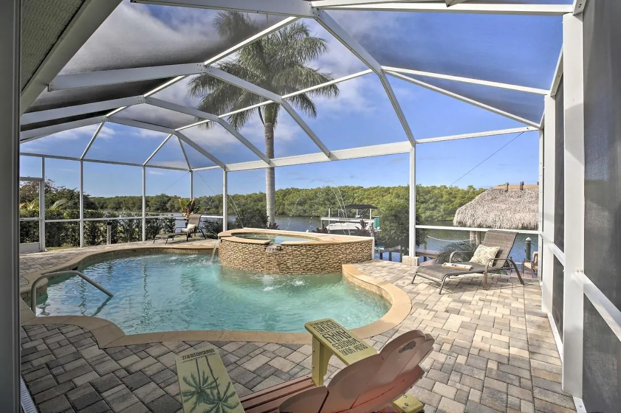 Waterfront With Private Dock And Lanai Holiday home *