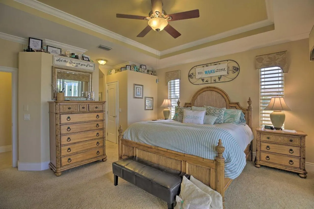 Waterfront With Private Dock And Lanai Holiday home *