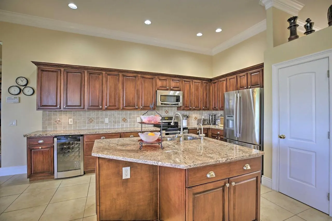 Waterfront With Private Dock And Lanai Holiday home Cape Coral