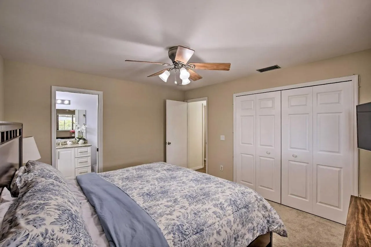 The Pelican Escape With Lanai About 3 Mi To Downtown! Holiday home *
