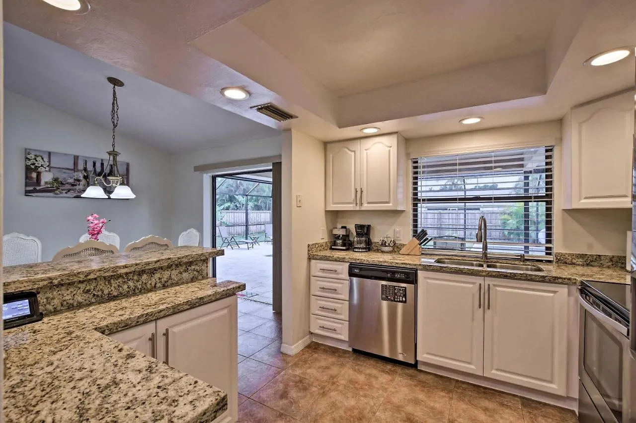 Holiday home The Pelican Escape With Lanai About 3 Mi To Downtown!