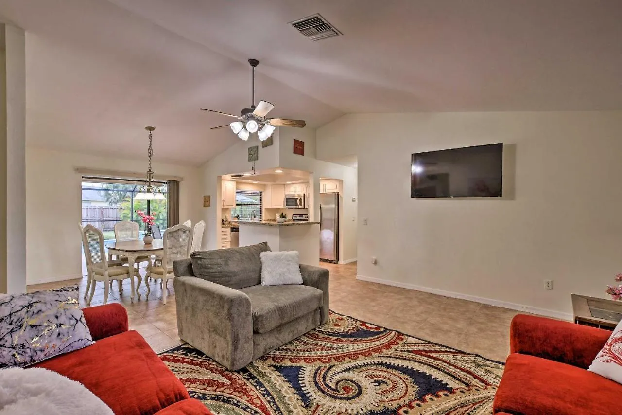 The Pelican Escape With Lanai About 3 Mi To Downtown! Holiday home