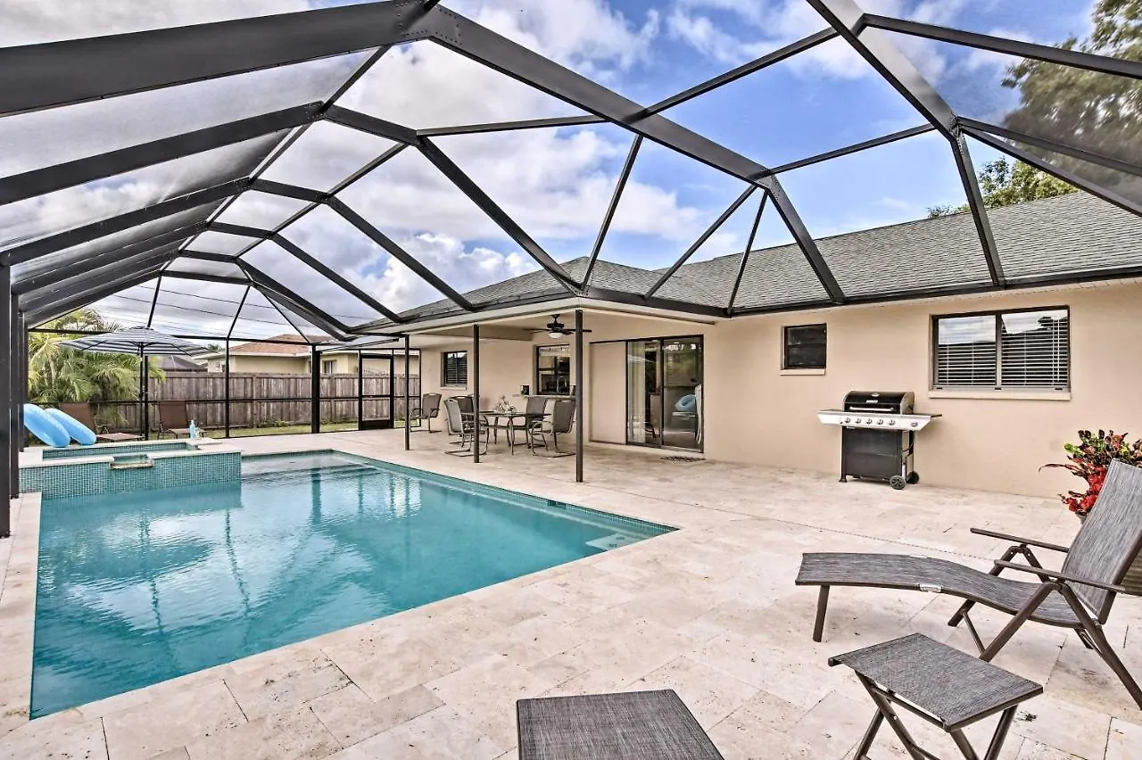 Holiday home The Pelican Escape With Lanai About 3 Mi To Downtown!