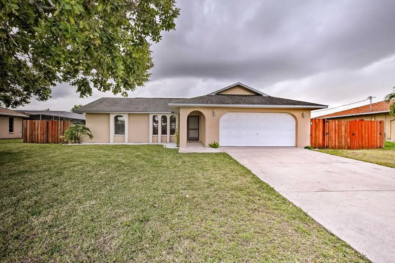 The Pelican Escape With Lanai About 3 Mi To Downtown! Holiday home