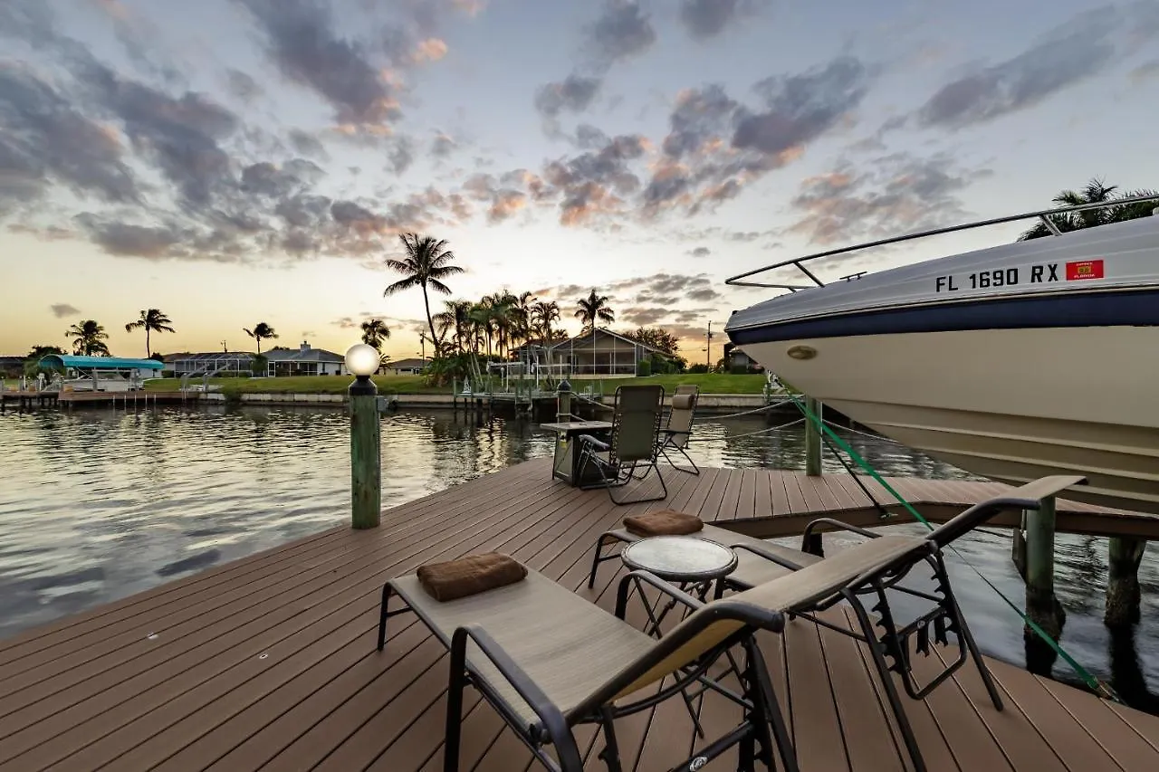 Calusa, Holiday home *