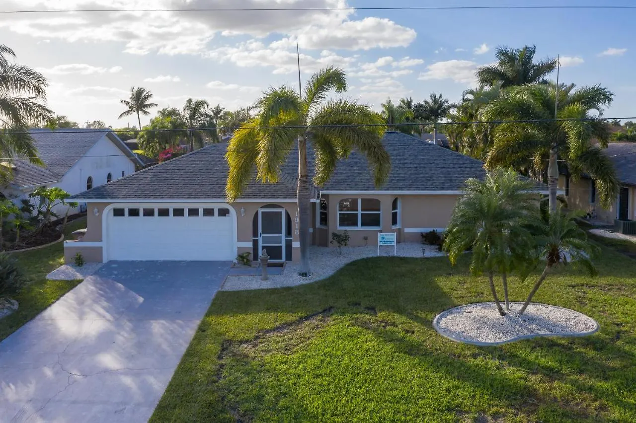 Calusa, Holiday home *