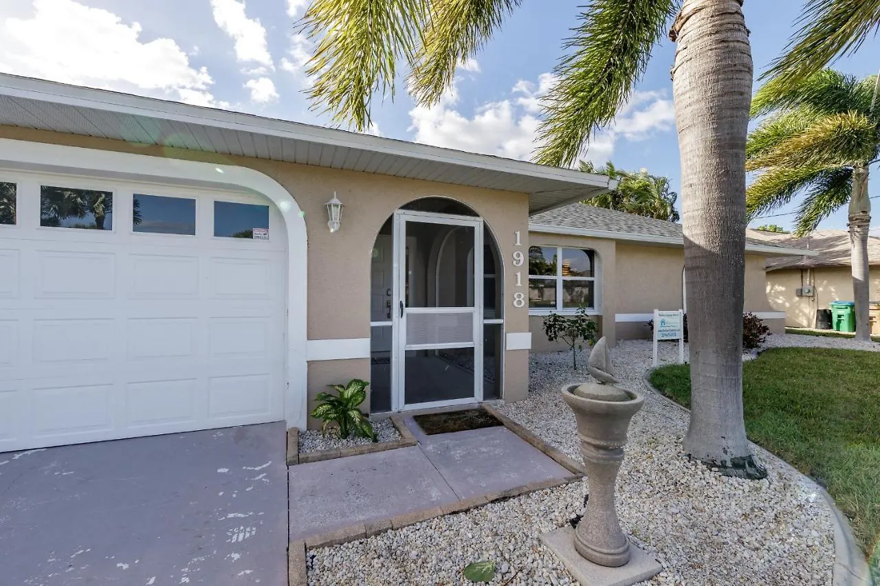 Calusa, Holiday home *