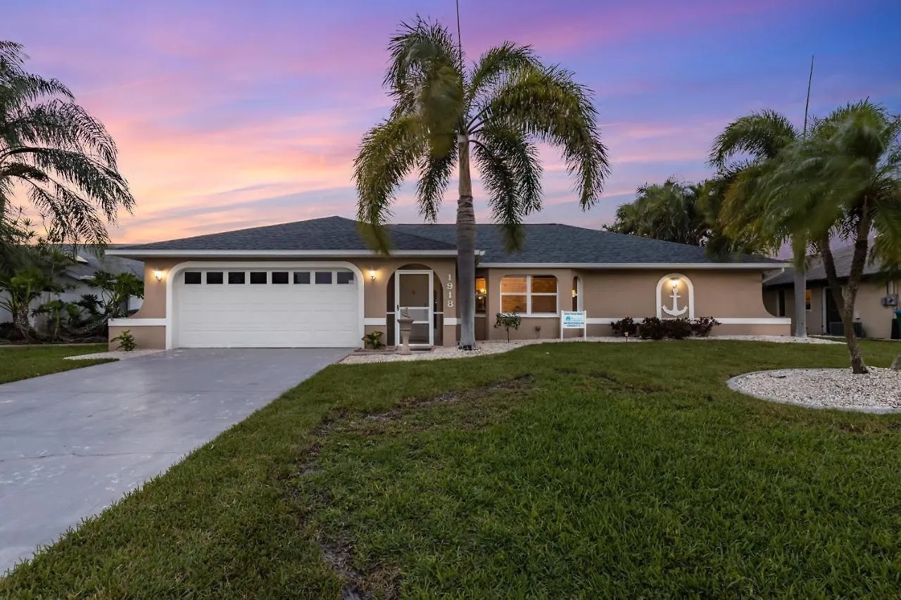 Calusa, Holiday home *