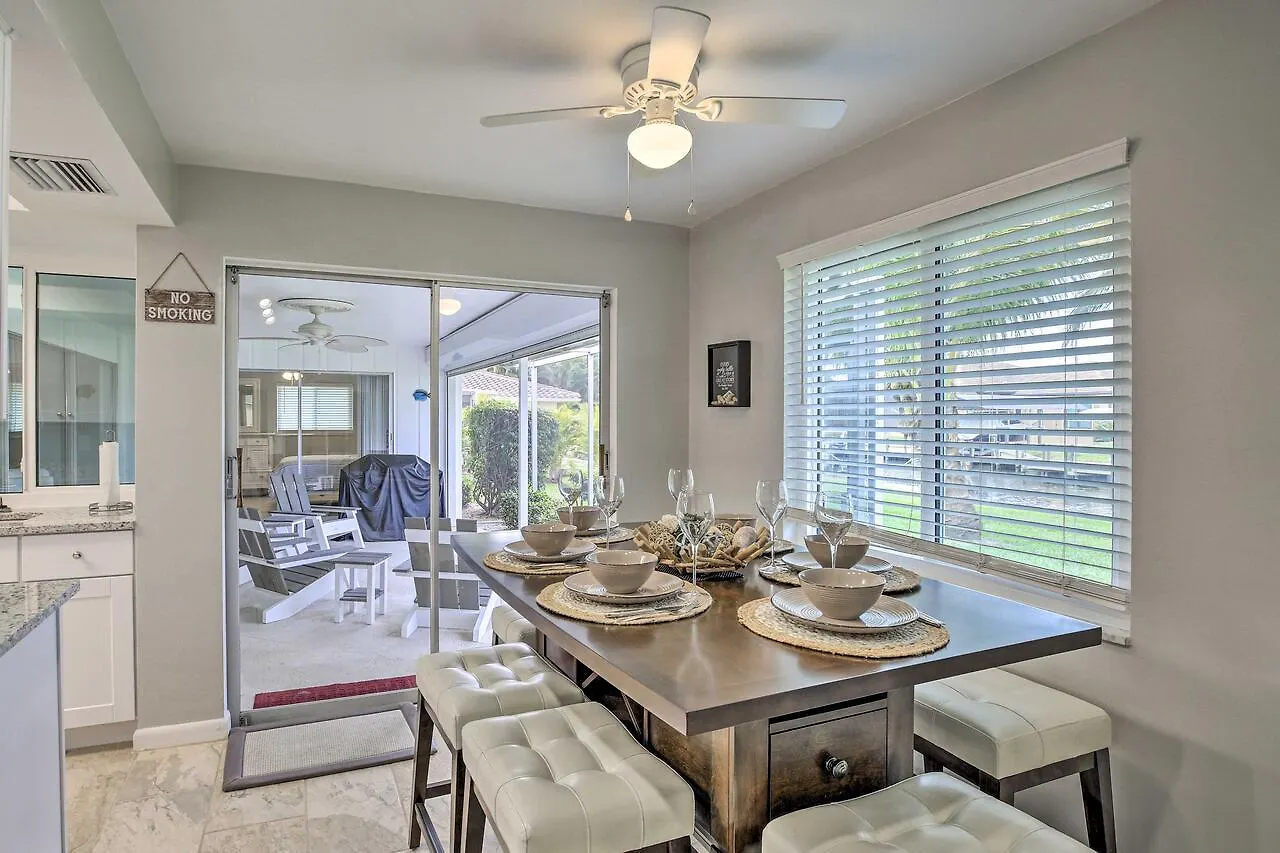 Bright With Dock And Canal View In Cape Coral! Holiday home